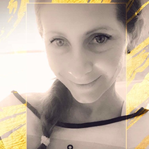 Meet your Posher, Emily - Picture 2 of 10